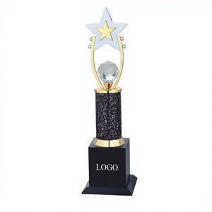 Elegante Estatua Metálica de Oficina con Forma de Dama para Decoración de Escritorio Profesional en Acabados Dorado, Plateado, Cobre y Bronce - Product Image 1