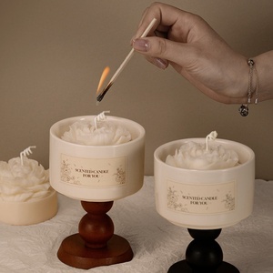 Ensemble cadeau de bougies parfumées élégantes à la camélia, fabriquées à partir de cire de soja naturelle pour l'aromatisation de la maison et les cadeaux d'occasion - Product Image 3