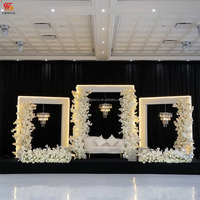 Support acrylique de pilier carré personnalisé en PVC blanc lisse pour accessoires de toile de fond de scène de mariage