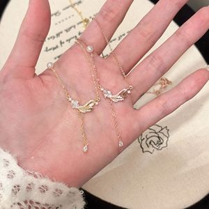 Collana di lusso Koi di lusso da donna ciondolo con zircone di forma geometrica alla moda catena di clavicola per anniversario luce di nicchia - Product Image 4
