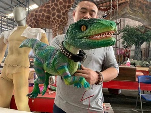 Marioneta de dinosaurio Disfraces de bebé Mono de película Disfraz de dinosaurio Trajes Fiesta <span class=keywords><strong>Jurassic</strong></span> <span class=keywords><strong>World</strong></span> Back Disfraz de dinosaurio en la espalda - Product Image 3