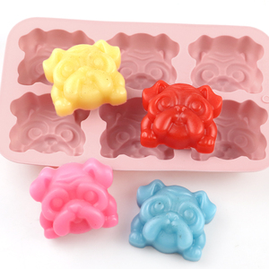 Moule en silicone 6 cavités en forme de Pékinois mignon pour gâteaux, savons, bonbons, bougies, résine et créations DIY - Product Image 1