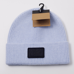 Bán Buôn Sang Trọng 100% Acrylic Dệt Kim Mũ Mùa Đông Cho Nam Giới Phụ Nữ Tùy Chỉnh Thiết Kế Logo Mềm Mại Thoải Mái Du Lịch Nhân Vật - Product Image 4