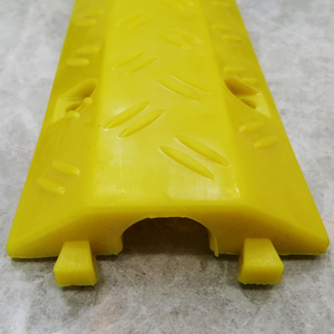แผ่นป้องกันสายเคเบิลแบบวางบนพื้น PVC สีเหลืองดำ น้ำหนักเบา 1 ช่อง - Product Image 3