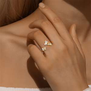 Anillo Abierto de Plata de Ley S925 Chapado en Oro de 18K con Múltiples Mariposas de Circonia, Anillos Minimalistas Apilables y Ajustables para Mujer - Product Image 1