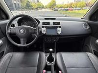 Suzuki Swift, Voiture d'occasion japonaise économique, Moteur 1.5L, Économe en carburant et durable, Hayon, Faible coût d'entretien