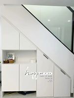 Meuble d'escalier modulaire sur mesure en panneaux stratifiés, design traditionnel duplex, pour rangement sous escalier, salon et appartement