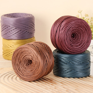 Hilo de Cuero Sintético Mate de Imitación de Cuero Napa de 200g al por Mayor <span class=keywords><strong>para</strong></span> <span class=keywords><strong>Tejer</strong></span> Camisetas y Bolsos - Product Image 3