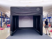 Enceinte de simulation de golf gonflable noire, tente de pratique de golf portable avec écran de projection, souffleur d'air, logo personnalisé pour événement