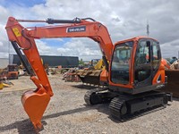 Excavatrice Doosan DX 75, Excavatrice Sud-Coréenne DX75, Mini Pelle Compacte sur Chenilles Doosan 75
