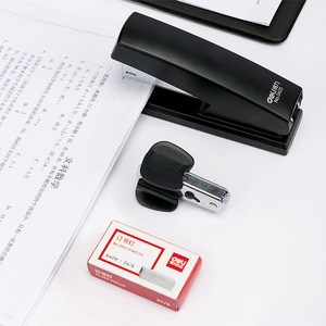 Engrapadora Mediana Deli 0354 con Capacidad para 100 Hojas para Uso en Oficina y Estudiantes - Product Image 3