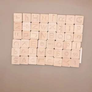 ของเล่นเด็กแบบมอนเตสซอรี่ JET OEM ตัวอักษรภาษาอังกฤษ ทำจากไม้บีช ตัวอักษรพิมพ์ใหญ่และพิมพ์เล็ก สำหรับฝึกการเขียน การสะกดคำ และการติดตามเส้นตัวอักษร ของเล่นเสริมพัฒนาการ - Product Image 2