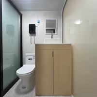 Maison capsule en bois à façade à lattes personnalisée, cabane de glamping modulaire préfabriquée, maison de vacances mobile compacte avec cuisine et salle de bain