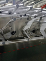 Machines pour fixer des bouchons en plastique sur les lingettes humides, machines automatiques pour la fabrication de lingettes humides