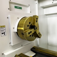Tour horizontal CNC CK6180, structure à rails rigides, corps de lit de fraisage monobloc, rigidité élevée capable de supporter des coupes lourdes.