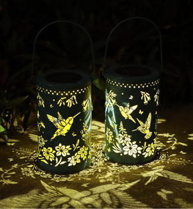 Lanterna Solare Artigianale in Corda di Canapa con Colibrì e Farfalla, LED Bianco Caldo IP65, Angolo di Illuminazione 360°, Luce da Giardino Sospesa CRI - Product Image 1