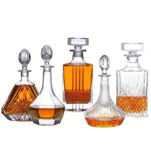 Vente en gros usine : Ensemble élégant de carafes à liqueur en verre de cristal, bouteille à liqueur, carafe à vin et carafe à whisky avec bouchon en verre - Product Image 1