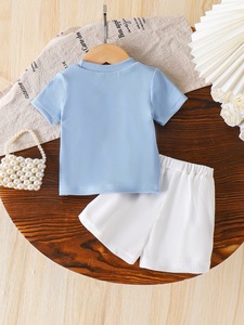 Ensemble de vêtements d'é<span class=keywords><strong>t</strong></span>é pour bébé fille, style européen américain, <span class=keywords><strong>t</strong></span>-<span class=keywords><strong>shirt</strong></span> en coton bleu à manches courtes et short <span class=keywords><strong>blanc</strong></span> - Product Image 2