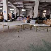 Table de salle à manger de luxe en forme de S avec pieds dorés, table d'événement en acier inoxydable avec plateau en marbre pour mariage Bxg-12