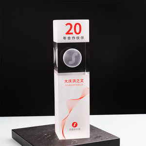 नए डिजाइन स्टार क्रिस्टल ट्रॉफी रंगीन कस्टटॉम स्पोर्ट्स ट्रॉफी पुरस्कार थोक ग्लास ट्रॉफी - Product Image 2