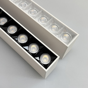 Suspension LED linéaire à intensité variable avec éclairage vers le haut et vers le bas, optique à lentilles à lamelles noires/transparentes pour l'éclairage de bureau - Product Image 4