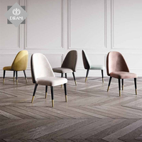 Nouvelle arrivée moderne confortable dinant la chaise avec la jambe en métal de haute qualité en cuir véritable chaise chaise de salle à manger moderne de luxe