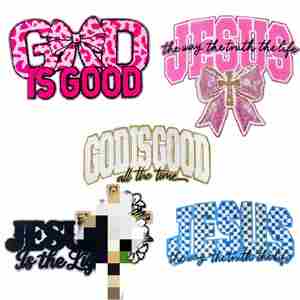 Nouveau stock Grand format 28 cm Patch thermocollant brodé en chenille avec bordure argentée/dorée, motif 'God Is Good' et 'Jesus Hope' en forme de crucifix - Product Image 1