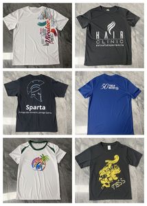 เสื้อยืดออกกำลังกายผ้าโพลีเอสเตอร์พิมพ์ลายสปอร์ตแบบไม่ทอ น้ำหนักเบา แห้งเร็ว แขนสั้น สำหรับผู้ชาย เสริมสร้างกล้ามเนื้อ ฟิตเนส วิ่ง - Product Image 4
