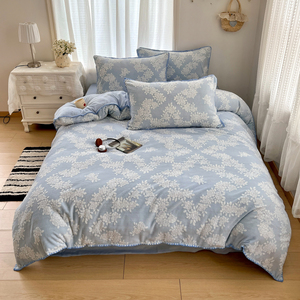 Conjunto de Roupa de Cama em Veludo de Leite Espesso com 4 Peças e Acabamento em Costura de Concha - Product Image 2