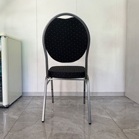 Chaise de banquet d'hôtel en fer durable, confortable, ergonomique et empilable, idéale pour les mariages et événements en extérieur – Offre spéciale