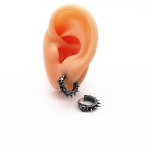 Pendientes de Aro de Acero Inoxidable 316L, Pendientes de Aro Huggie con Puntas de Calavera, Tono Plateado, Estilo Gótico Urbano para Hombre - Product Image 6