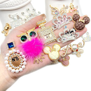 Vente en gros <span class=keywords><strong>d</strong></span>'accessoires pour chaussures en PVC <span class=keywords><strong>d</strong></span>'animaux en métal de dessin animé mignon breloques pour chaussures <span class=keywords><strong>d</strong></span>'<span class=keywords><strong>ours</strong></span> bling pour <span class=keywords><strong>d</strong></span>écorations de sabots <span class=keywords><strong>d</strong></span>'enfants - Product Image 5