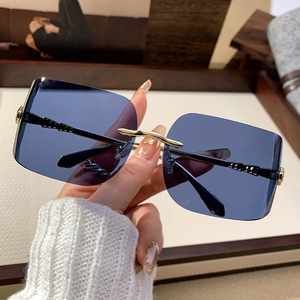 Women's Square Oversized <b>Sunglasses</b> UV400 PC Lens Black Frame For Outings Driving Parties - Product Image 3