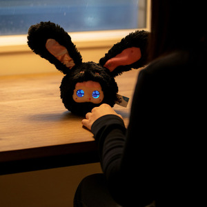 Adorable monstre en peluche moelleux avec écran LED et compagnon interactif IA pour enfants - Product Image 6