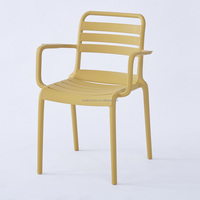 DLC-P684 Chaise de salle à manger en plein air de style nouveau La chaise en plastique épaissie extérieure du designer peut être empilée pour un usage domestique
