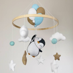 ของตกแต่งห้องเด็กอ่อนสไตล์นอร์ดิกใหม่ปี 2024 จาก Etsy ของเล่นดนตรีน่ารัก รูปดาว เพนกวิน ลูกโป่ง โมบายเด็กทำจากผ้าสักหลาด - Product Image 1