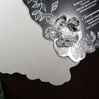 Menu en papier argenté de luxe Texte en feuille blanche avec motifs de fleurs 3D Idéal pour le réglage de la table de banquet de mariage