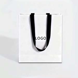 Bolsas de Regalo Elegantes de Papel con Asas para un Uso Duradero y con Estilo - Product Image 1