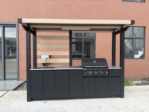 مطبخ خارجي معياري من الألومنيوم لجميع الأحوال الجوية بمقعد واحد وارتفاع قابل للتعديل مع جهاز تحكم عن بعد ونظام أمان للهب لشواء الحديقة الخلفية - Product Image 1