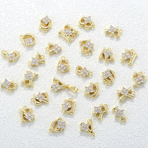 Dijes de letras chapados en oro con cristales de imitación de la A a la P para la creación de joyas, estilo clásico unisex. - Product Image 5