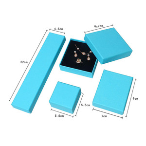 Caja de Joyería Simple de Cartón Rojo para Aretes, Pulseras, Collares, Anillos y Colgantes con Tapa - Product Image 5