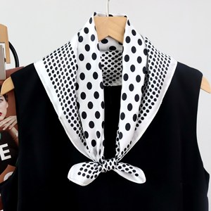 Écharpe carrée en soie noire et blanche à pois, petite taille, mode féminine, véritable écharpe en soie personnalisée de 12 mm pour l'été - Product Image 3