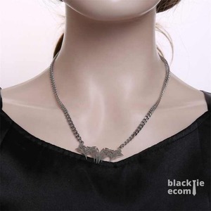 Collar con Colgante de Acero Inoxidable de Lujo, Diseño de Murciélago, Cadena Resistente al Deslustre, Ideal para Regalo y Uso Diario, en Venta - Product Image 3