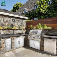 Maisons conteneurs contemporaines, cuisine extérieure, style moderne minimaliste, panneaux sandwich en acier, écologiques, durables, appartement, boutique