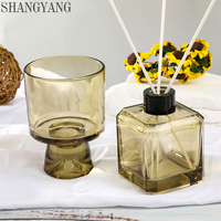 Diffuseur de parfum d'ambiance de luxe en verre carré noir de 180 ml, vide, avec bouchon couronne gravé, pour huiles essentielles 200 ml
