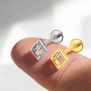 YS Piercing per il Corpo in Titanio ASTM F136, Orecchini a Perno con Zirconi Cubici Placcati Oro, Vendita all'Ingrosso - Product Image 4