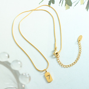 สร้อยคอรูปตัวอักษรนำโชคสำหรับผู้หญิงลายงูชุบ18K ทำจากสแตนเลสออกแบบได้ตามต้องการ - Product Image 3