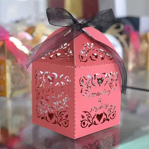 Caixa de doces de lembrancinha do casamento do ouro brilhante personalizado da festa de henna do casamento com fita