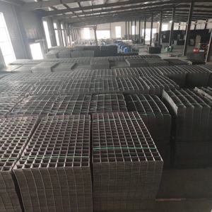 Pannelli di recinzione da giardino in rete metallica saldata in acciaio zincato 4 x 8 piedi con fori quadrati per edifici, gabbie, servizio di taglio personalizzato - Product Image 5