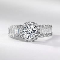 Bague de fiançailles pour femme en argent sterling S925 avec halo de moissanite ronde couleur D VVS1 et sangle fendue